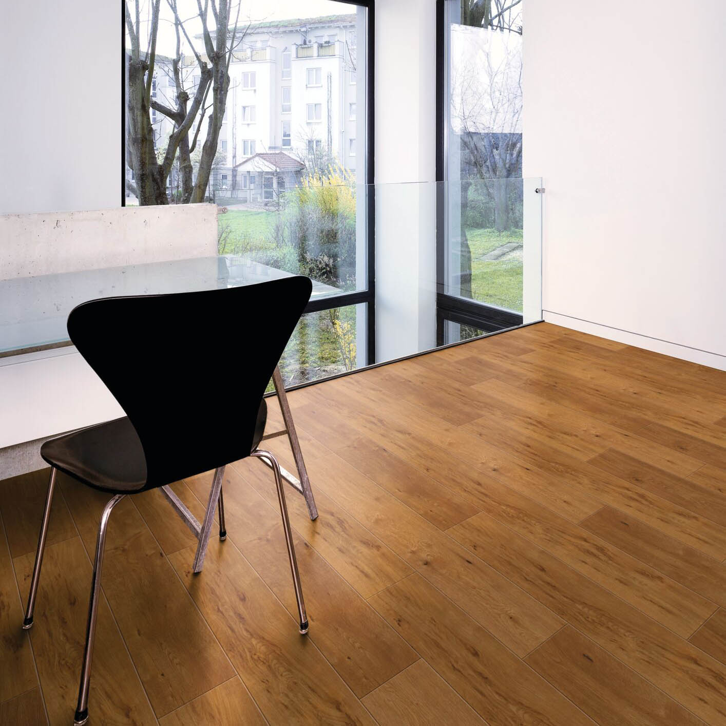 Afterhall_revendeur_sol_Expona_commercial_4057_saffron_oak_chene_naturel_mise_situation Revêtement vinyle à coller aspect chêne foncé dans des bureaux