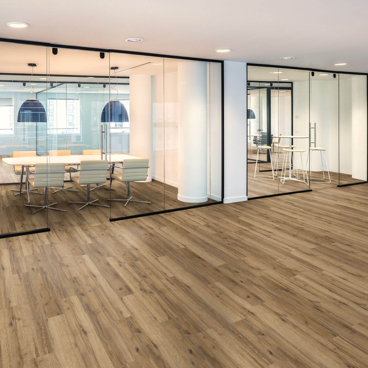 Afterhall_revendeur_sol_Expona_commercial_4128_oiled_oak_parquet_chene_photo_mise_situation Acheter en ligne Objecflor Expona Commercial, Sol vinyle design aspect naturel, pour bureau, lieu professionnel, entreprise, open space