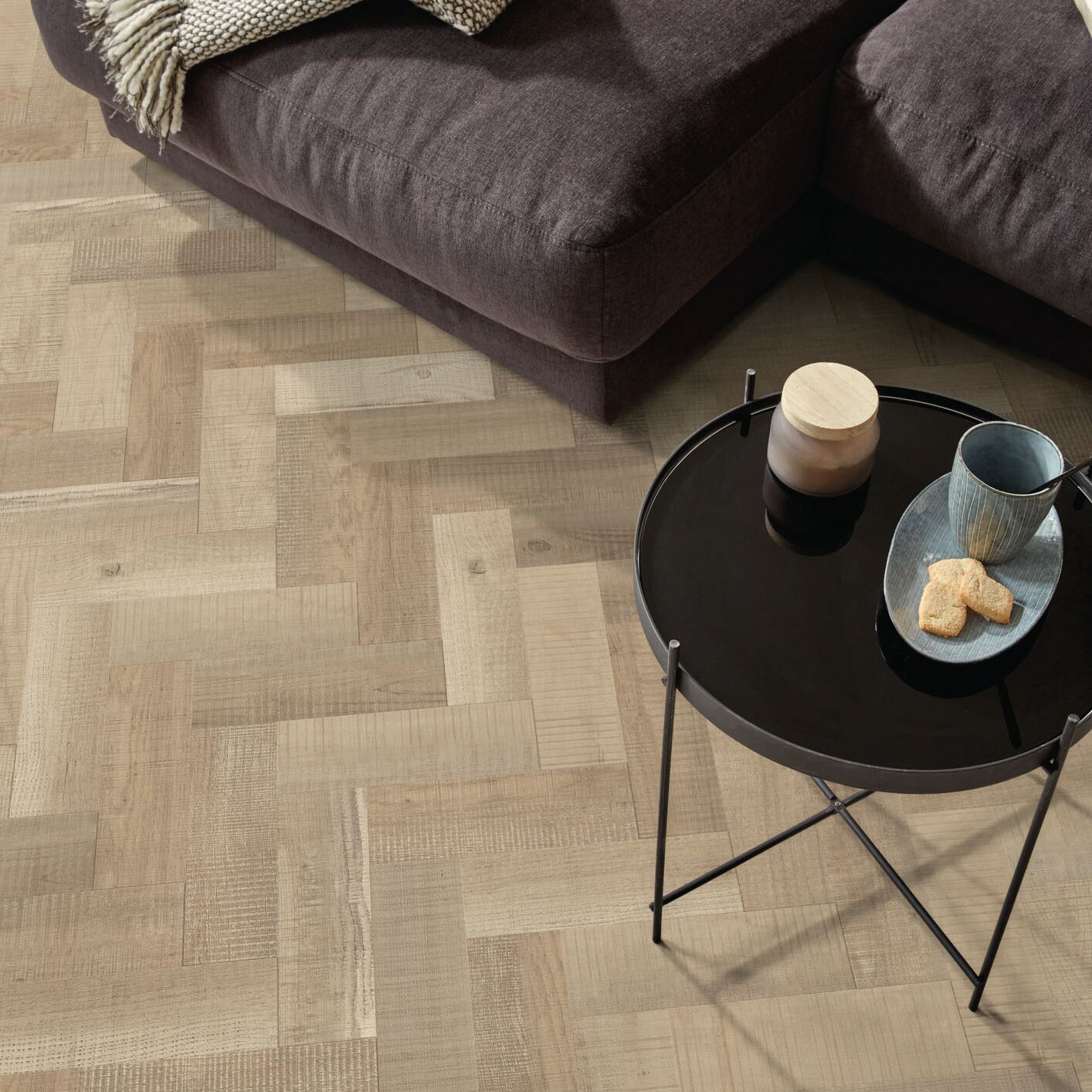 Afterhall_revendeur_sol_expona_domestic_5829_expona_domestic_mill_oak_mini_parquet_chene_naturel_photo_mise_situation Sol vinyle à coller objectflor expona domestic mill oak mini parquet 5829 chêne naturel