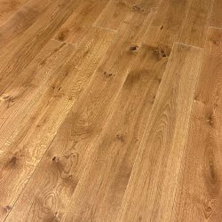 Lames de parquet en chêne massif de Chêne de l'Est aspect foncé