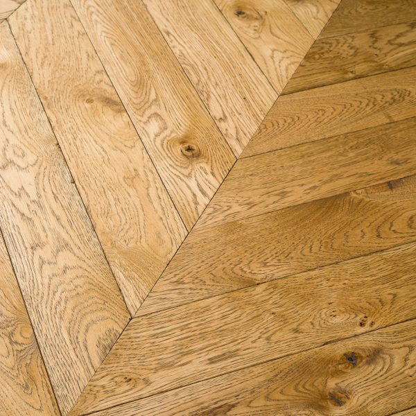 Parquet massif point de hongrie, Chêne de l'Est. Revendeur After Hall.