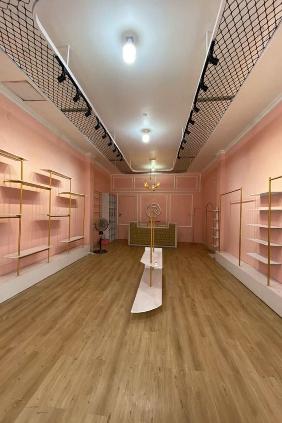 Lames de parquet clipsable dans un commerce
