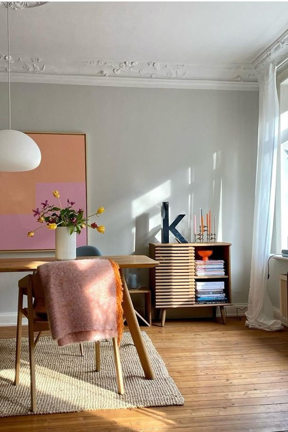 Avantages du parquet massif 16 Salon luxueux avec un parquet massif en chêne clair.