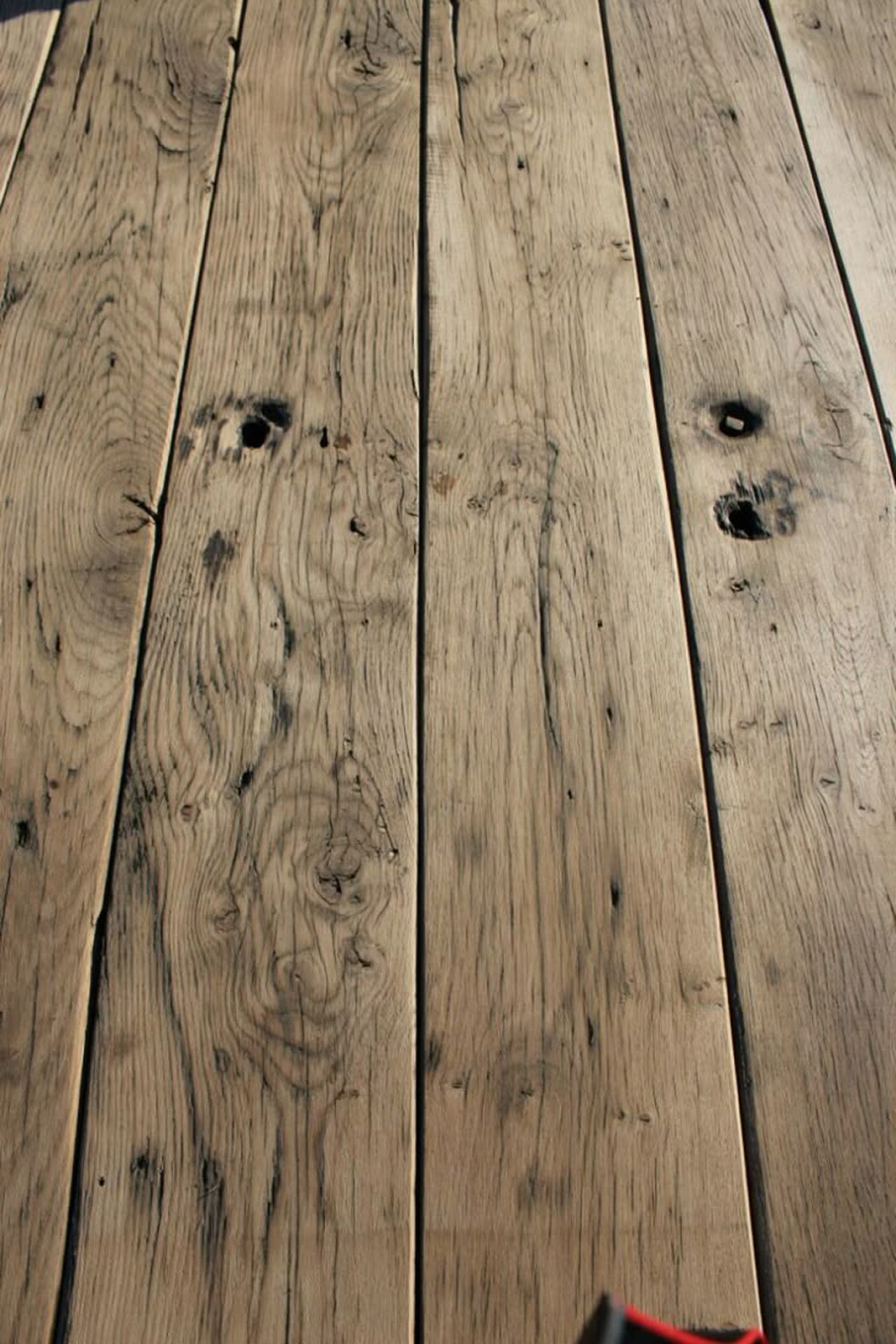 Comment poncer son parquet ? 21 Lames de parquet massif abimées, rayées
