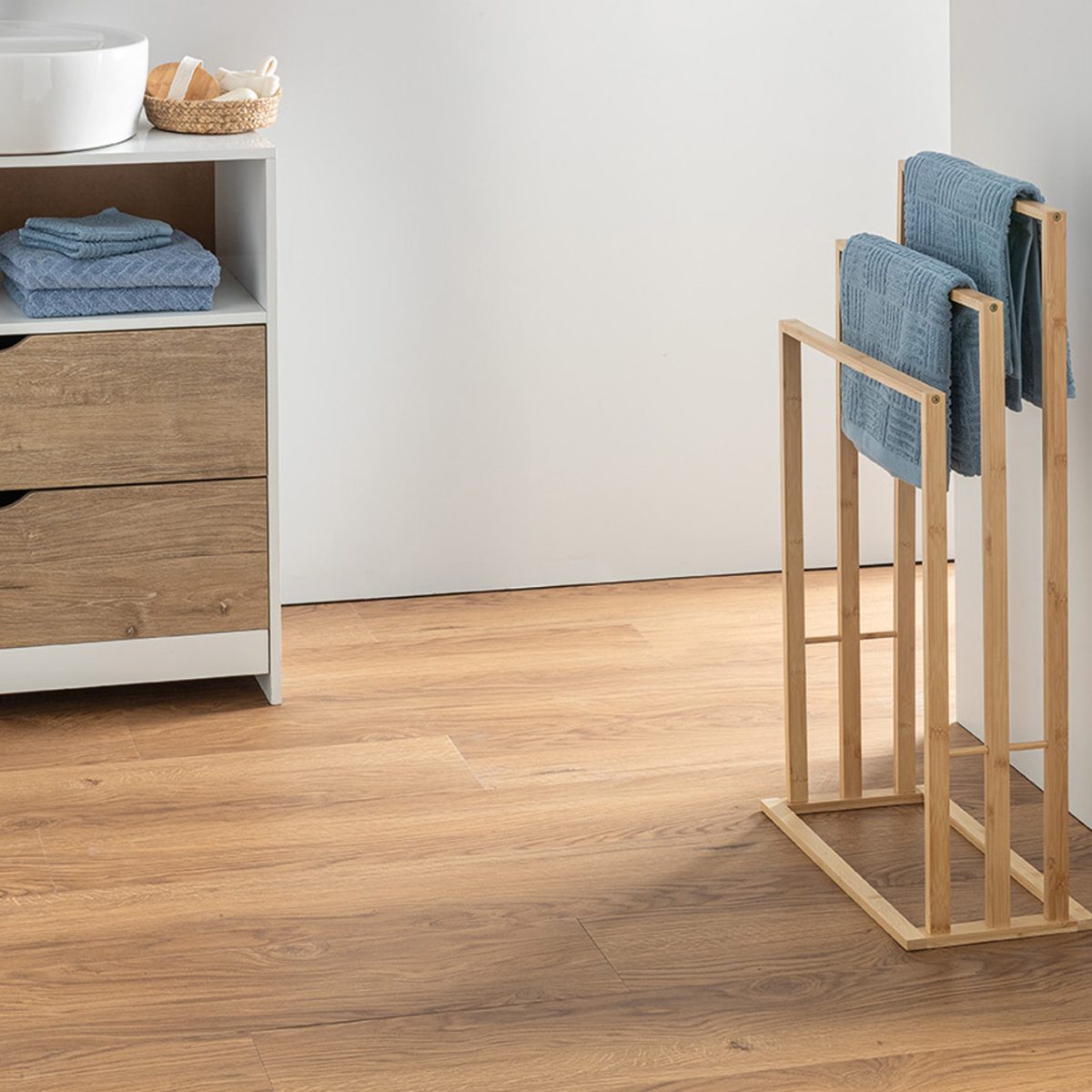lames pvc kalinafloor a coller aspect chene fonce photo salle de bain