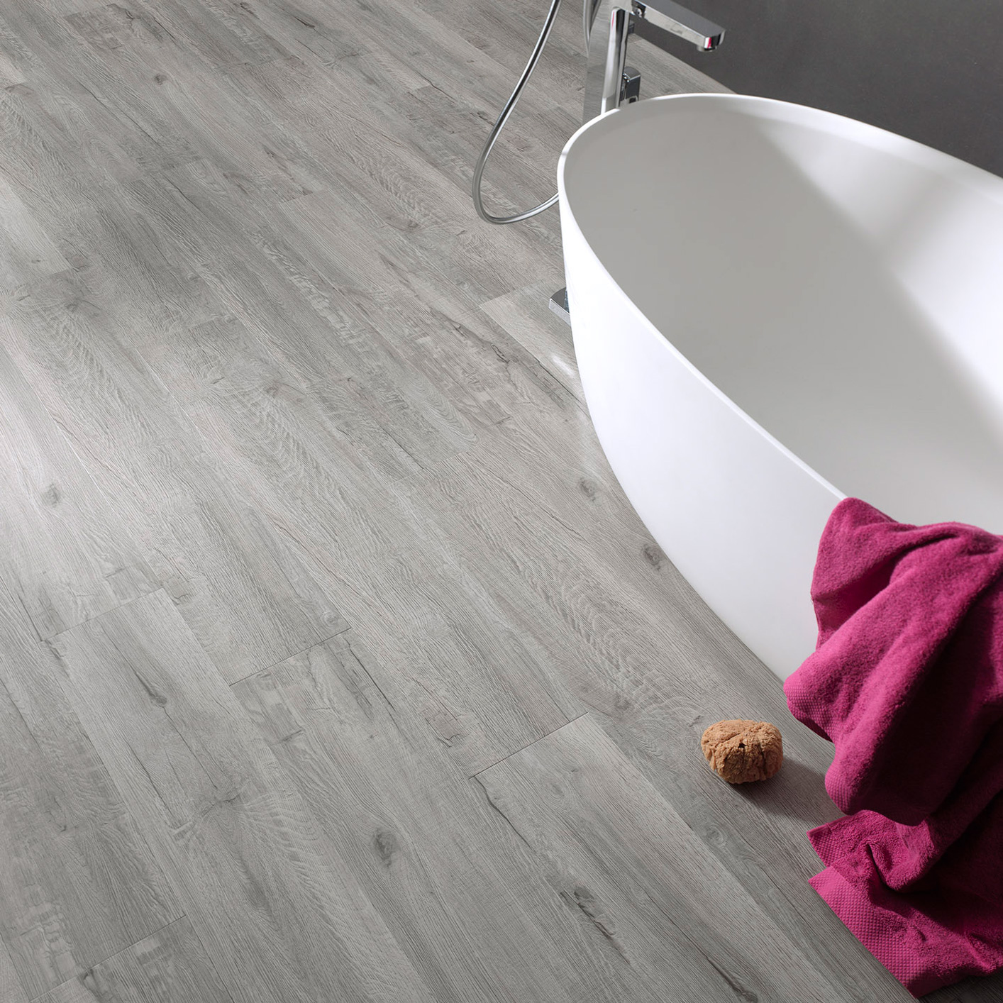 Sol de salle de bain avec vinyle à coller Kalinafloor Temp 55 23 chêne noir