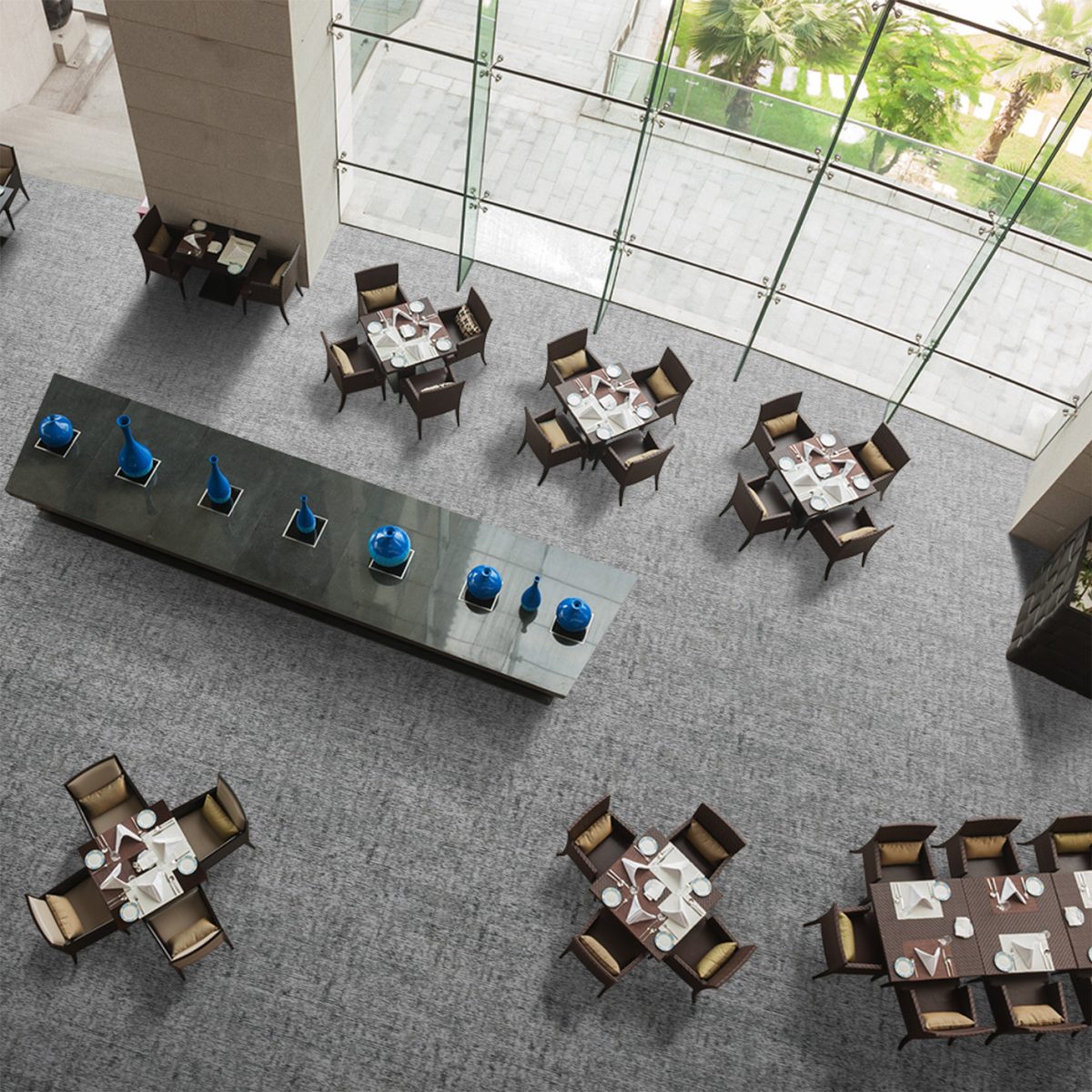 Salle restaurant avec une moquette à coller balsan