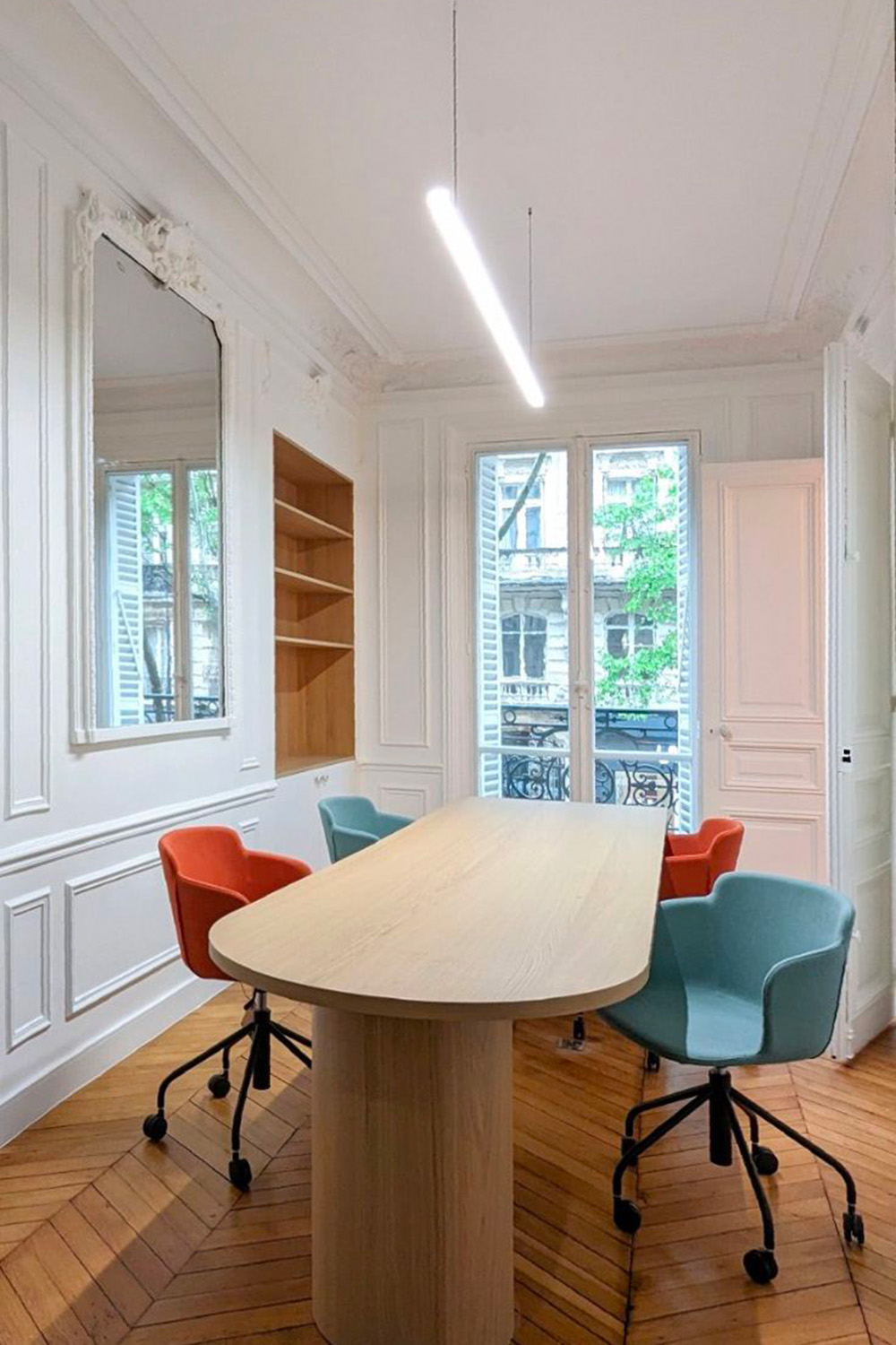 Parquet en point de hongrie dans un bureau