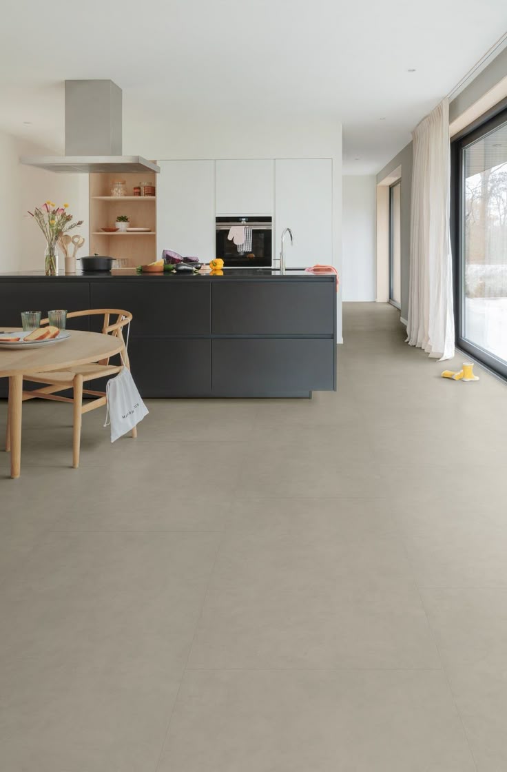 Les avantages du revêtement de sol vinyle en 2025 28 Cuisine avec sol en pvc résistant aspect béton