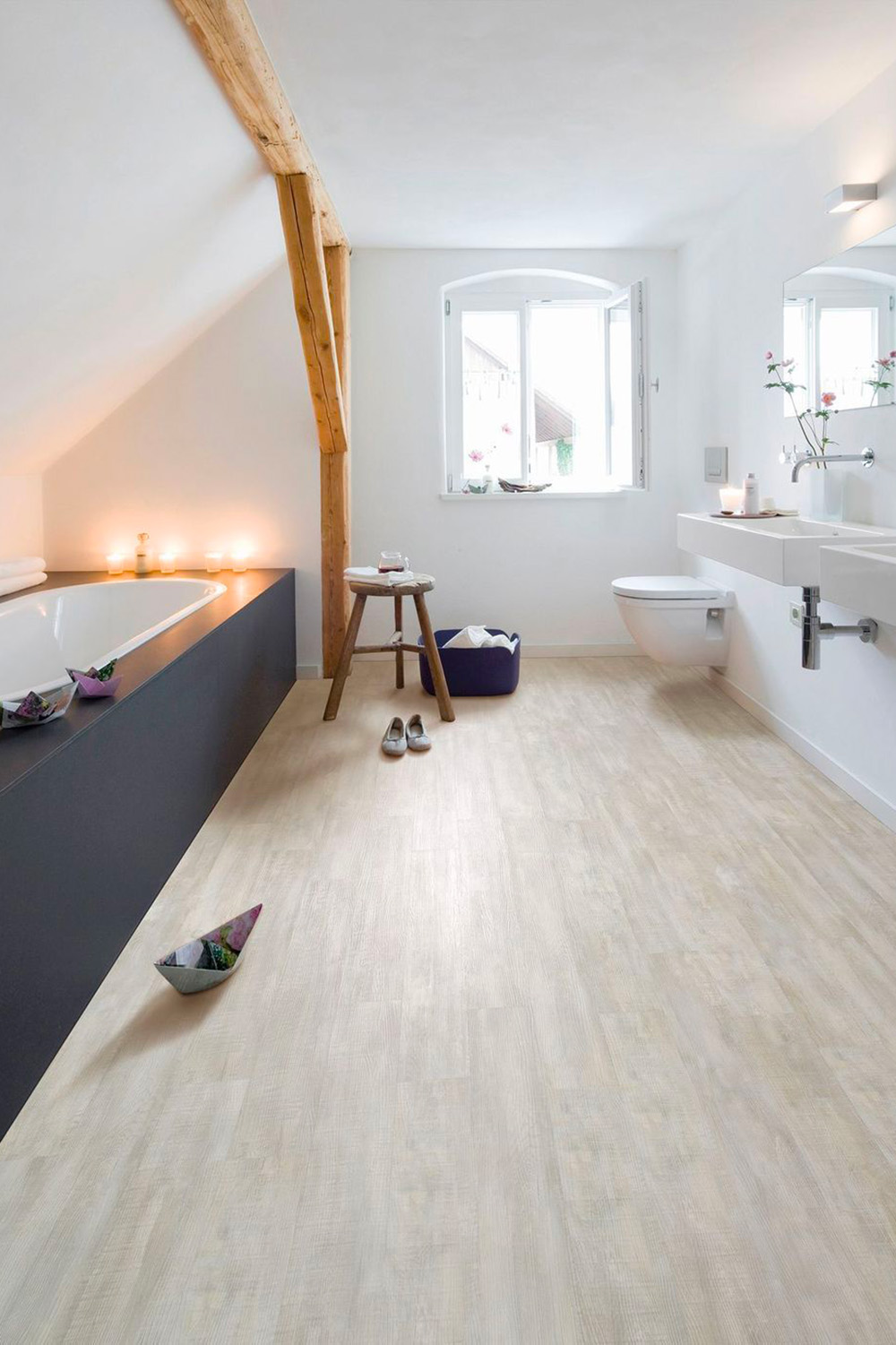 Comment poser un revêtement de sol vinyle ? 33 Revêtement de sol vinyle dans une salle de bain