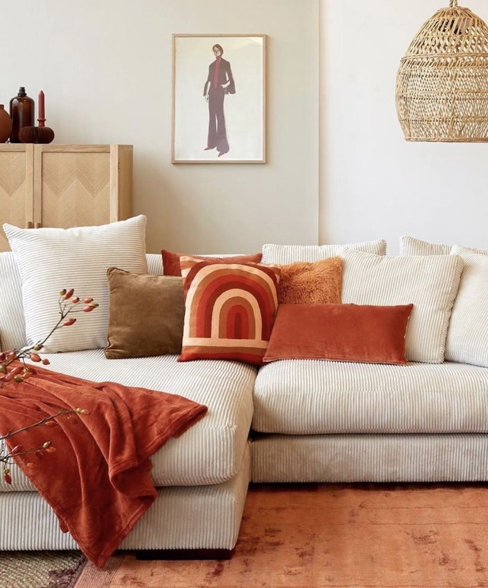 tendances 2025 velours côtelé sur canapé